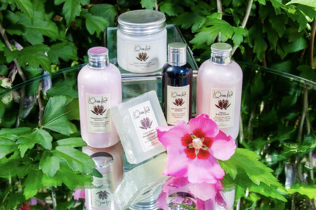 Soins du visage ayurvédiques : Une approche naturelle pour une peau rayonnante avec la marque Loren Kadi