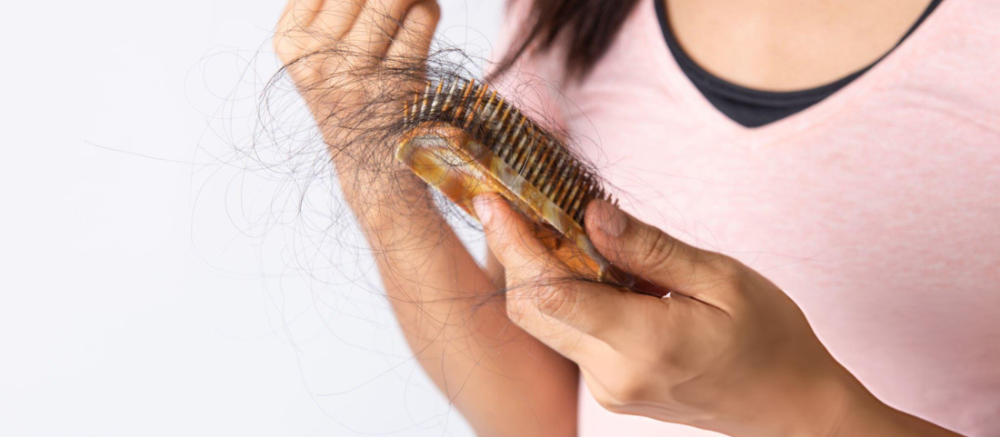 Chute hormonale et cheveux affinés : comment le Programme Masse-Capillaire D-LAB agit de l'intérieur