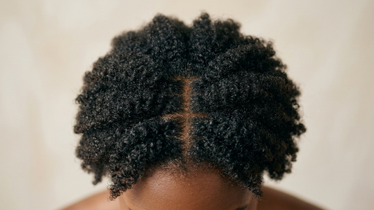 Scalp Care : pourquoi le soin du cuir chevelu va révolutionner votre routine capillaire en 2026