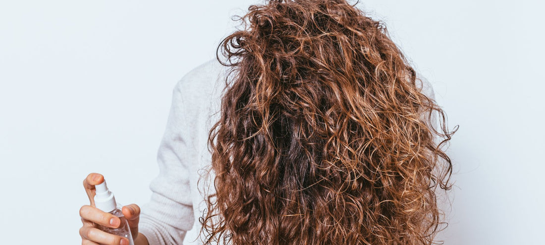 Comment hydrater ses cheveux tout en gardant un éclat naturel ?