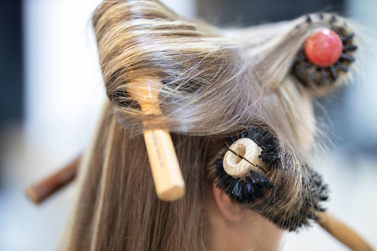 L’importance des accessoires pour bien se coiffer et prendre soin de ses cheveux